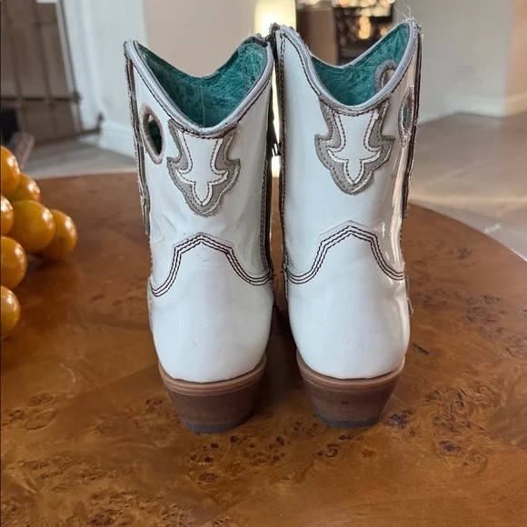 Corral cream colored western short booties. Size 7-1/2 - Picture 3 of 12